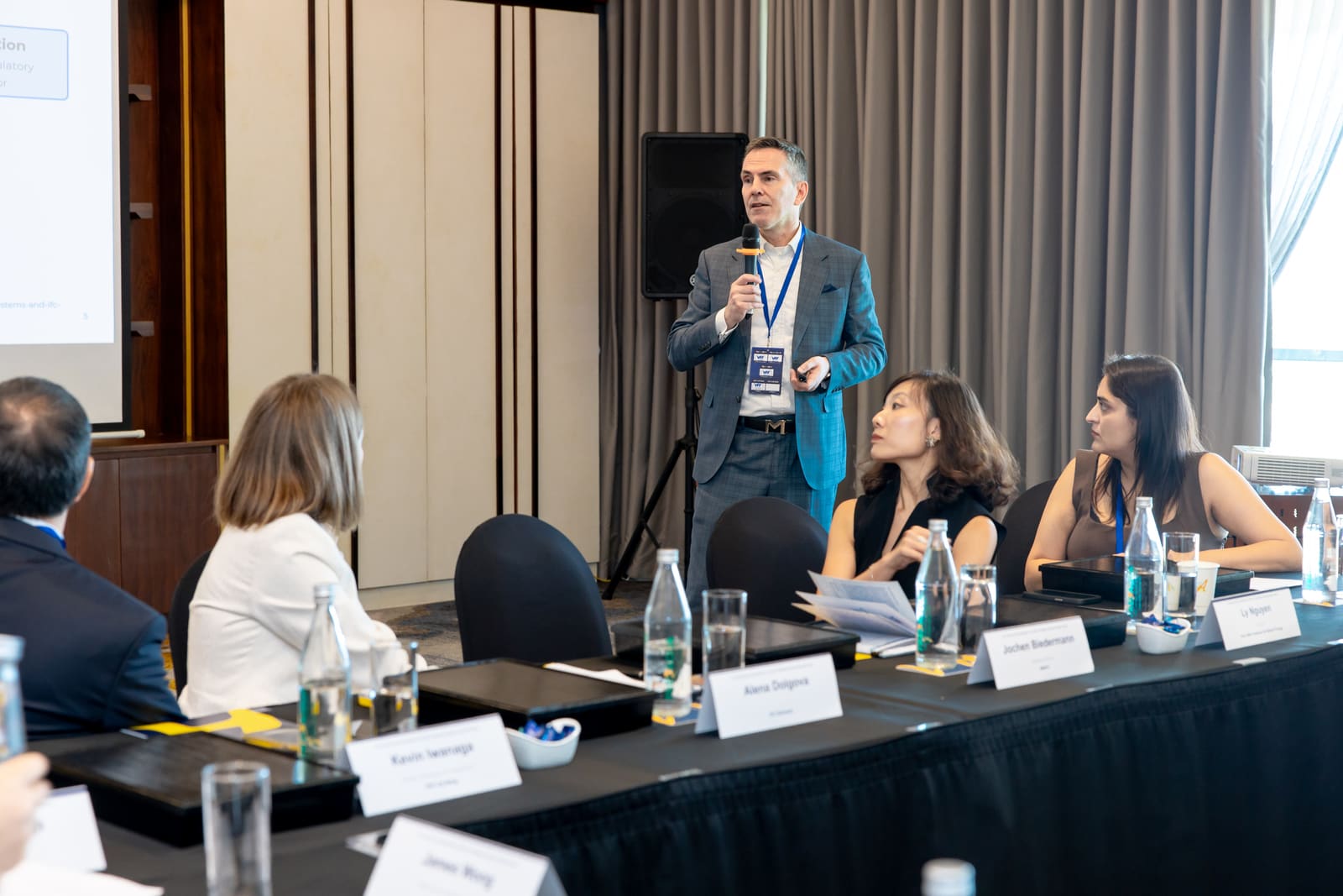 Jochen Biedermann discussing FinTech ecosystem success factors with delegates in Da Nang